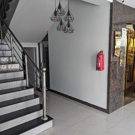 Nueva Hotel Islamabad Bagian luar foto