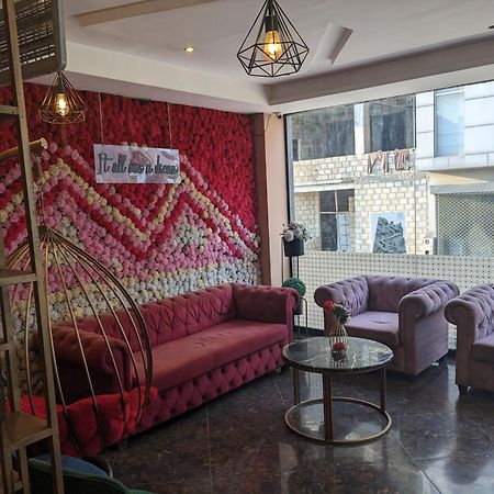 Nueva Hotel Islamabad Bagian luar foto