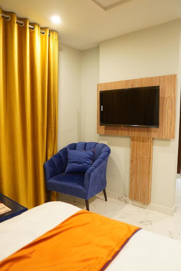 Nueva Hotel Islamabad Bagian luar foto