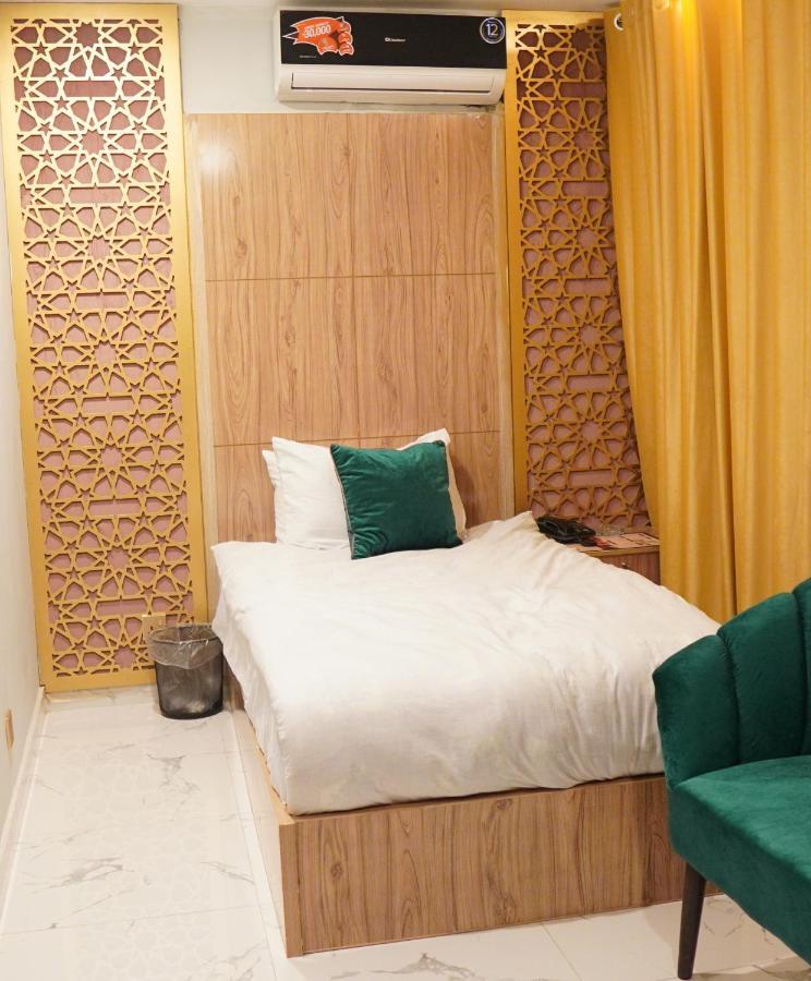 Nueva Hotel Islamabad Bagian luar foto
