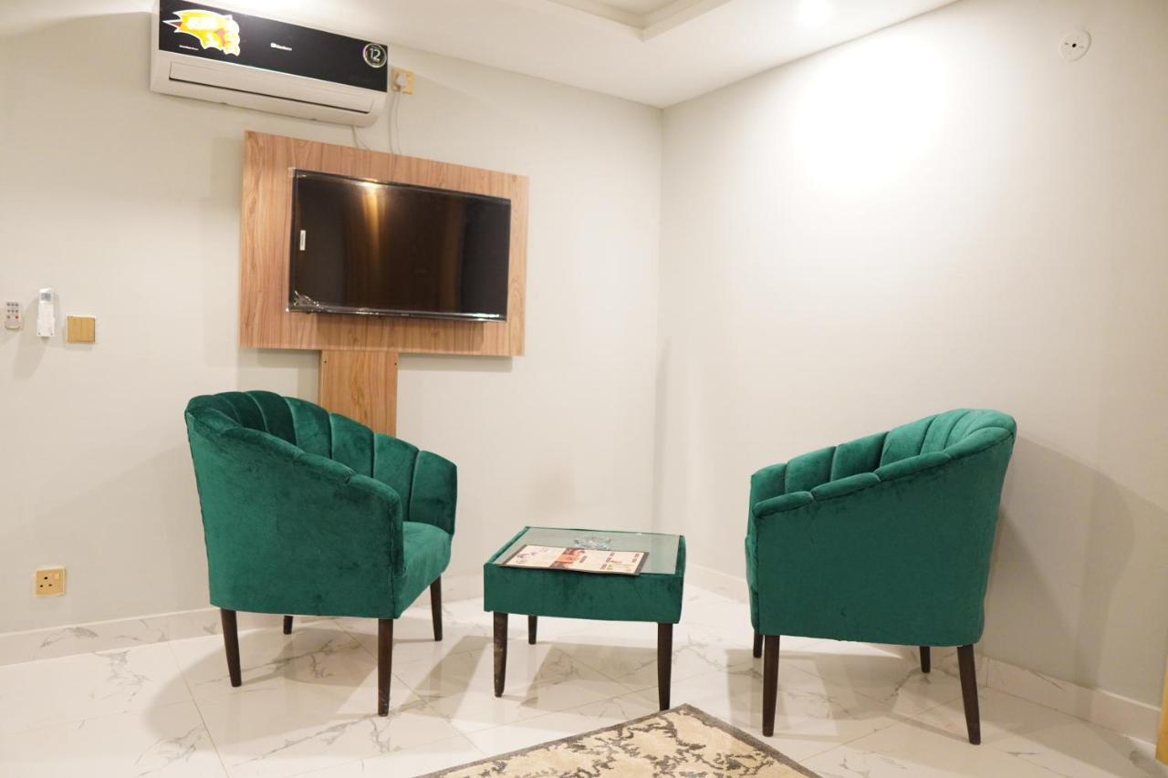 Nueva Hotel Islamabad Bagian luar foto