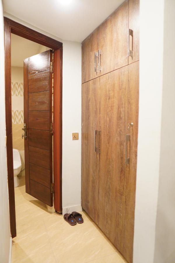 Nueva Hotel Islamabad Bagian luar foto