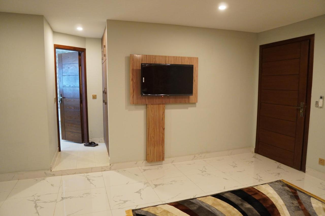 Nueva Hotel Islamabad Bagian luar foto