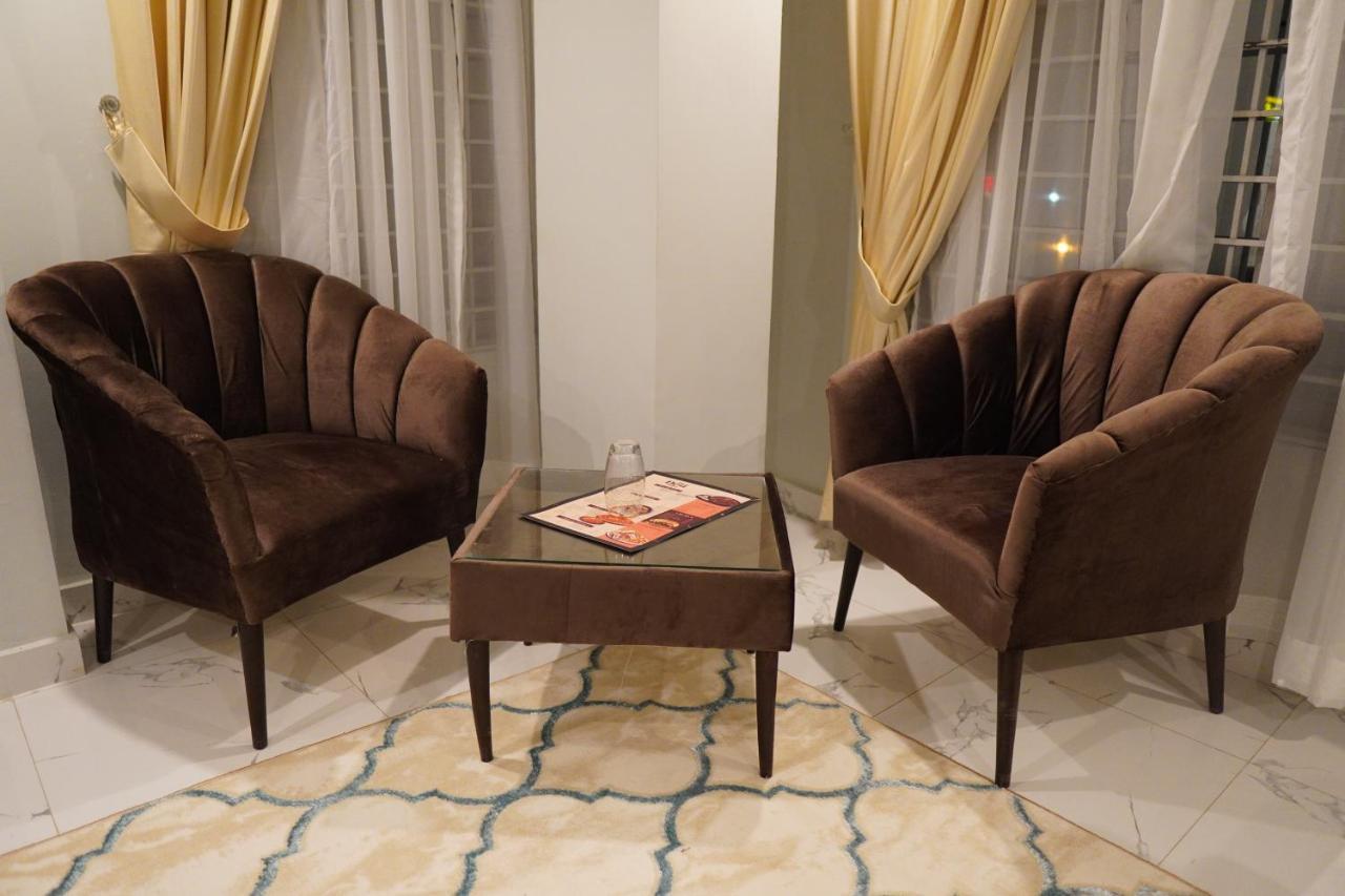 Nueva Hotel Islamabad Bagian luar foto