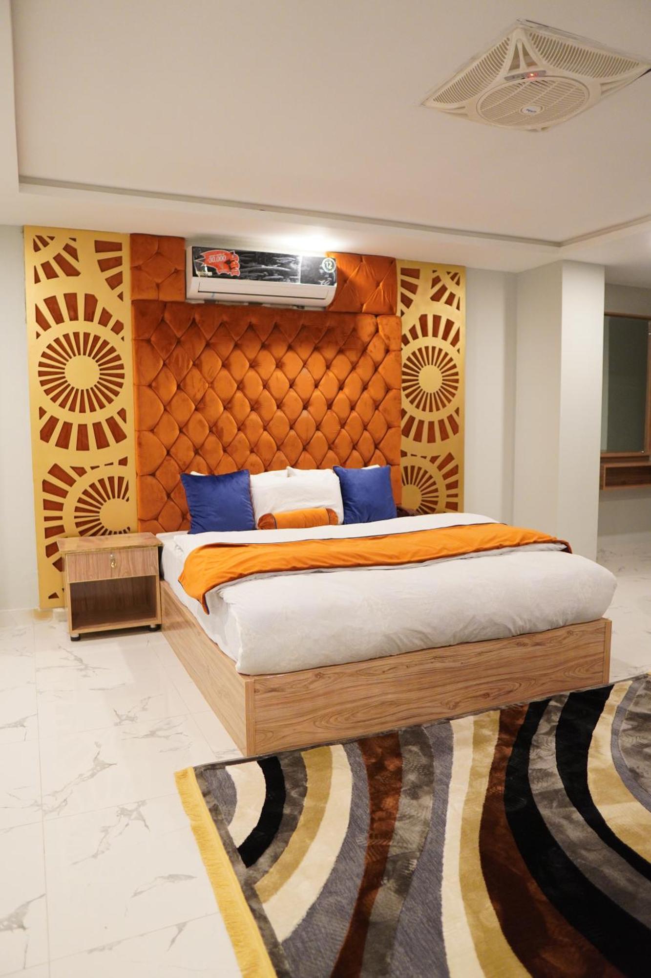 Nueva Hotel Islamabad Bagian luar foto