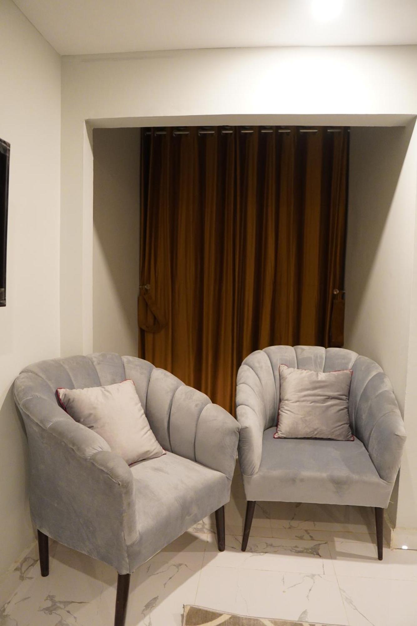 Nueva Hotel Islamabad Bagian luar foto