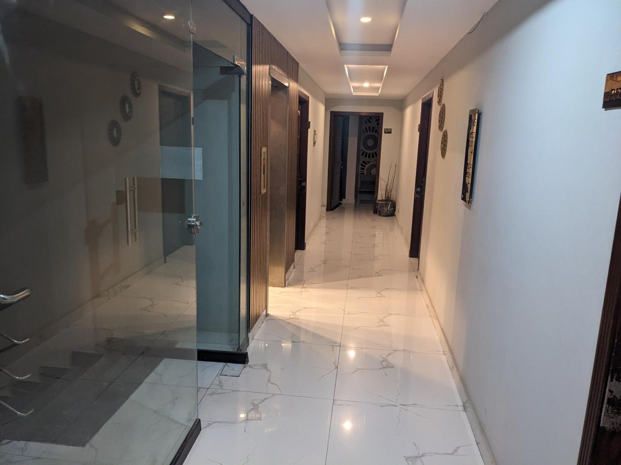 Nueva Hotel Islamabad Bagian luar foto