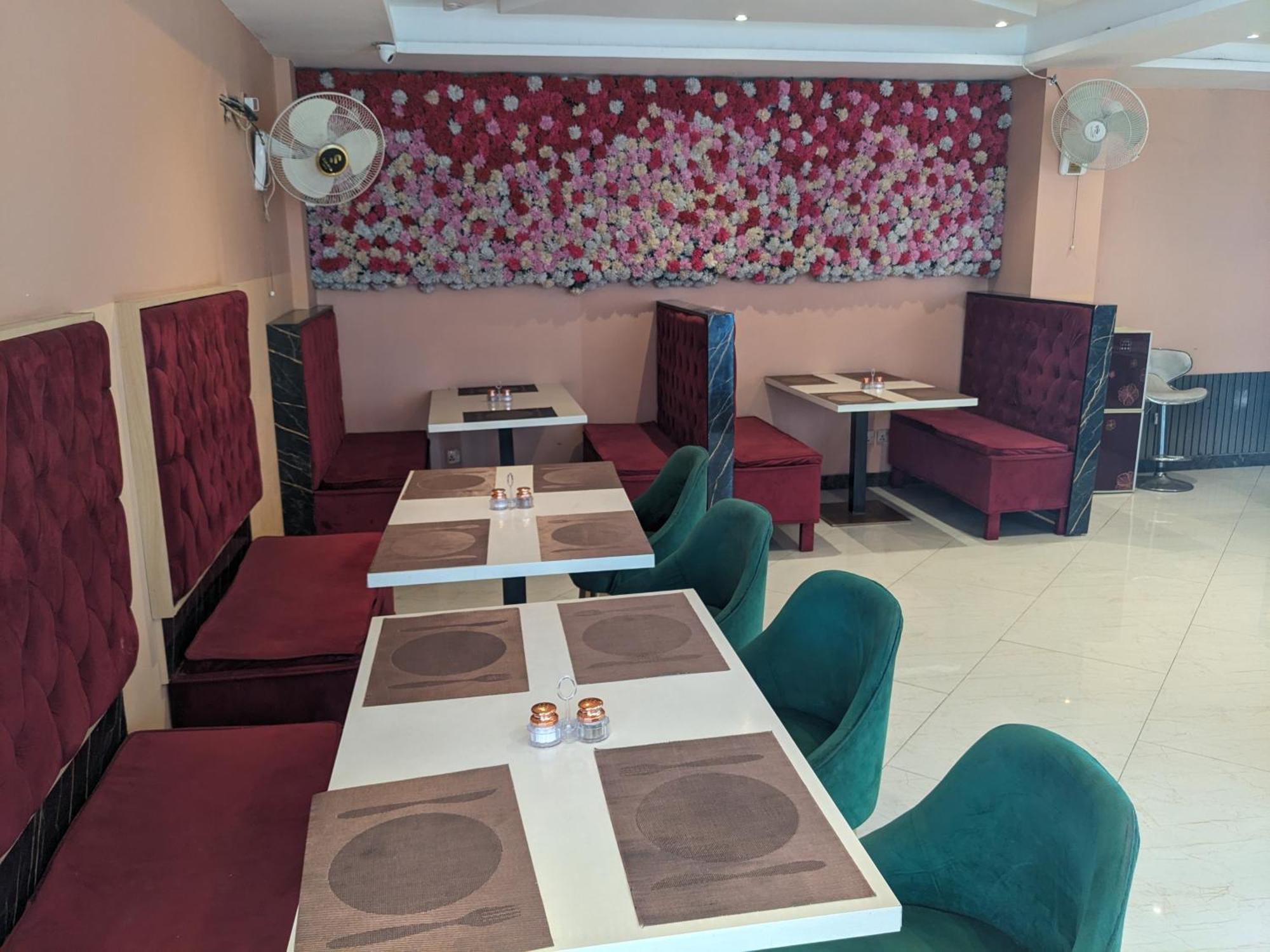 Nueva Hotel Islamabad Bagian luar foto
