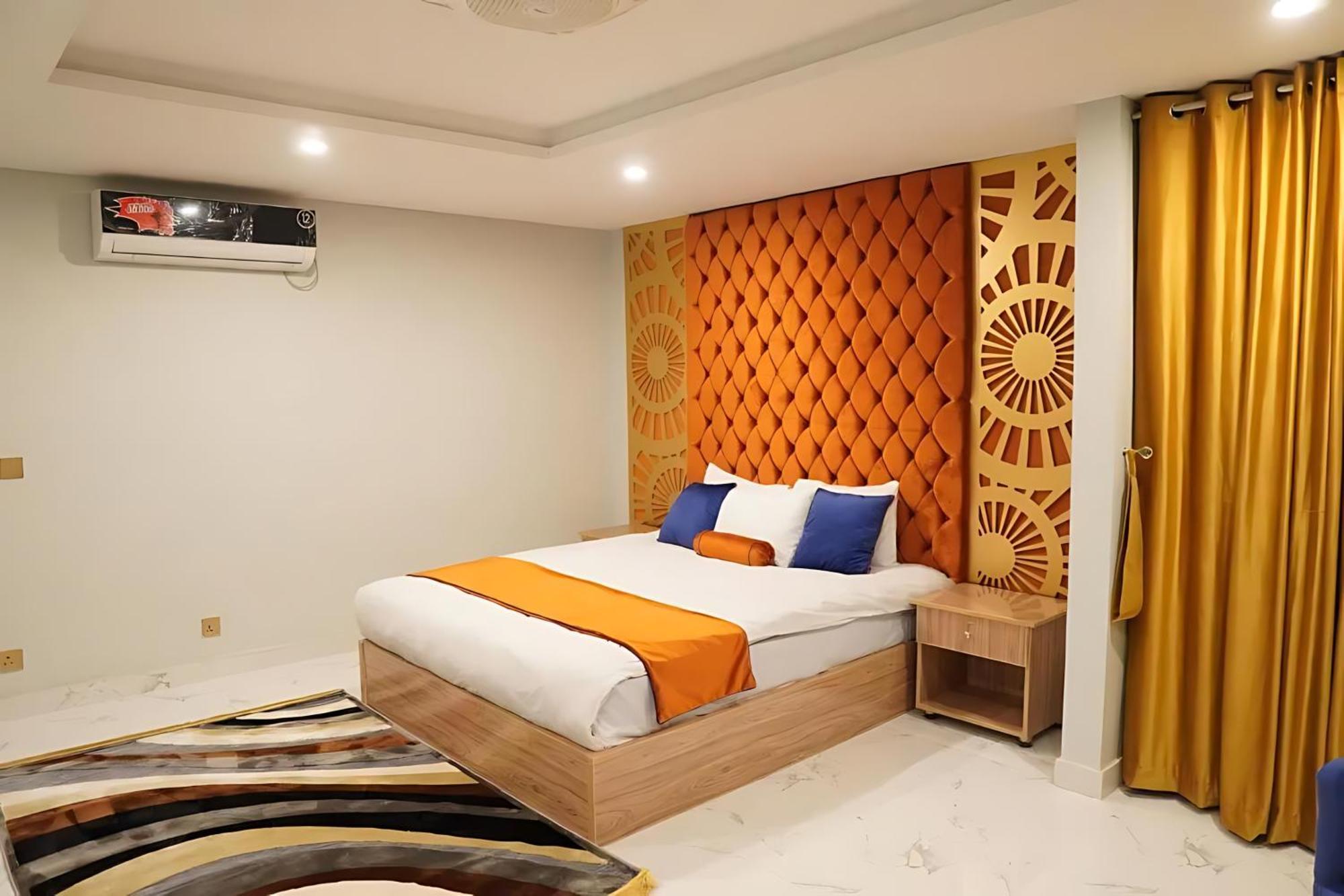 Nueva Hotel Islamabad Bagian luar foto