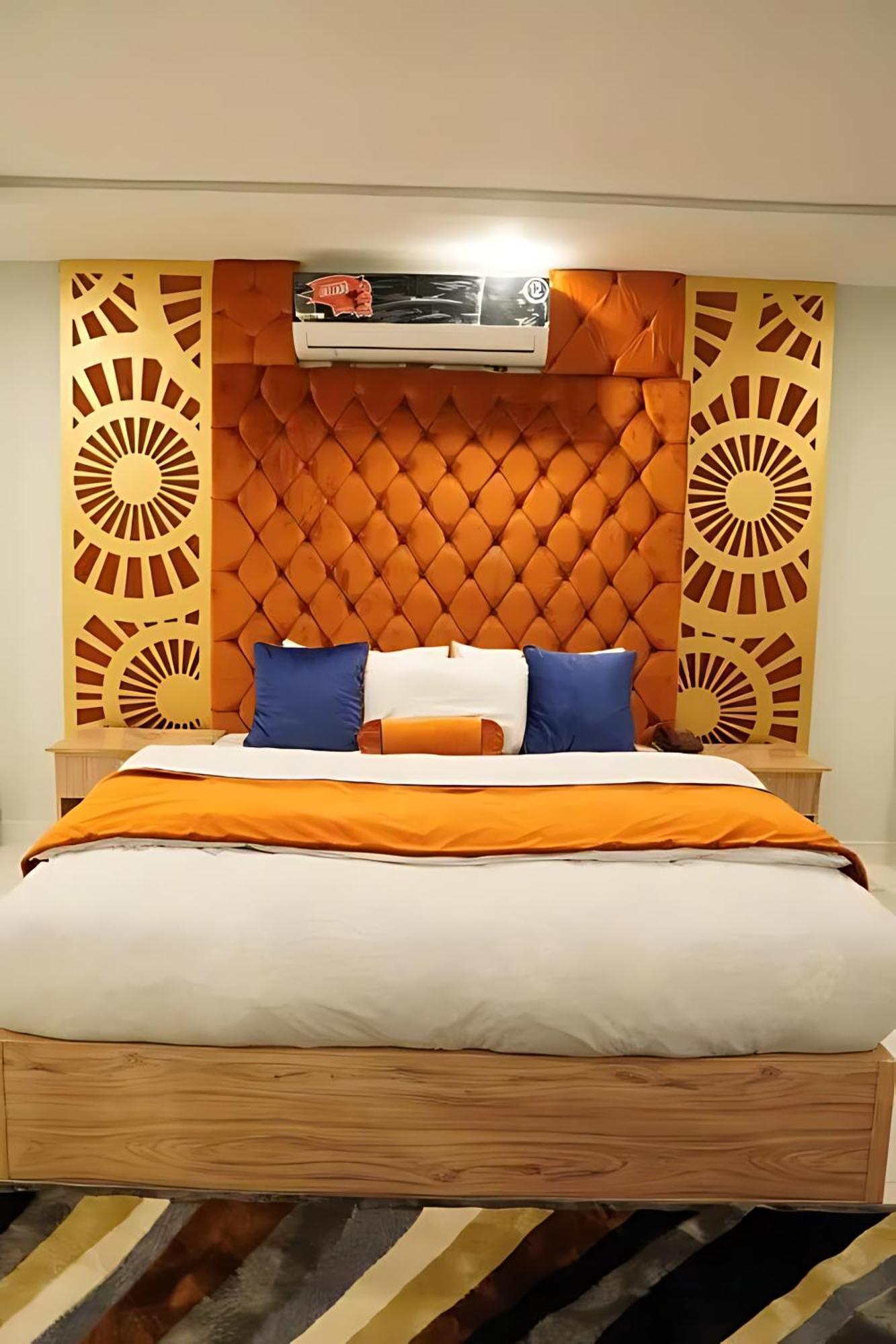 Nueva Hotel Islamabad Bagian luar foto