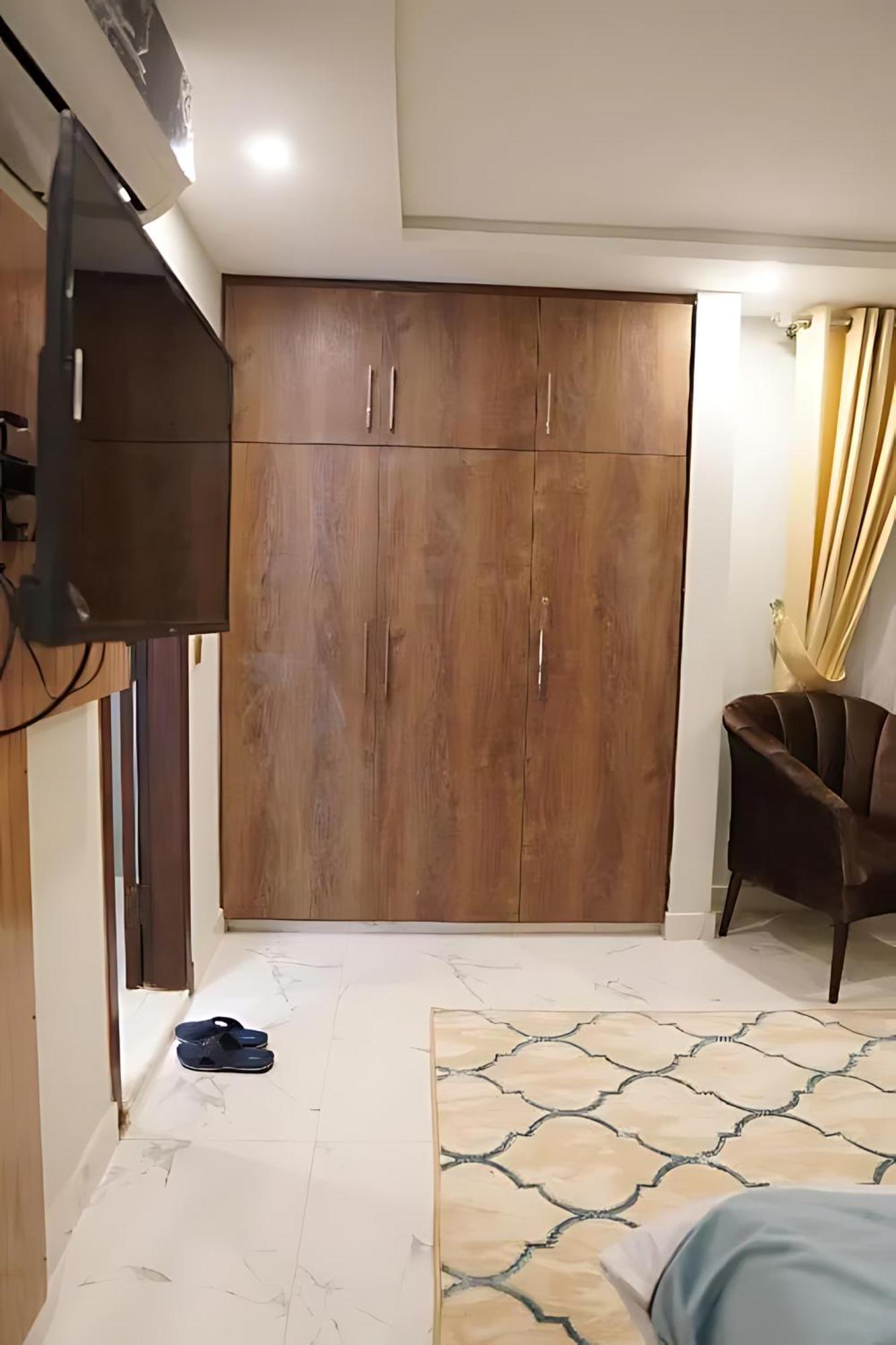 Nueva Hotel Islamabad Bagian luar foto