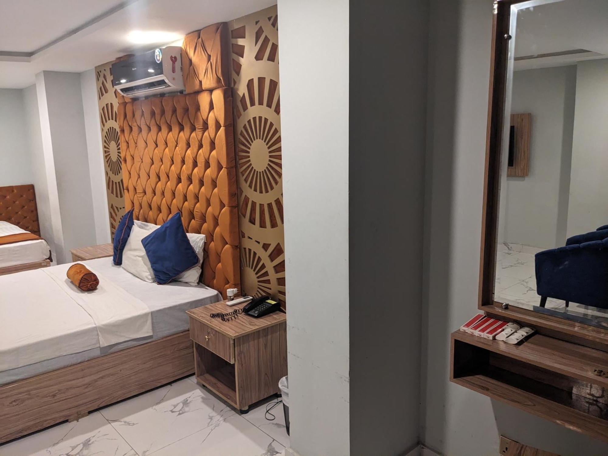 Nueva Hotel Islamabad Bagian luar foto