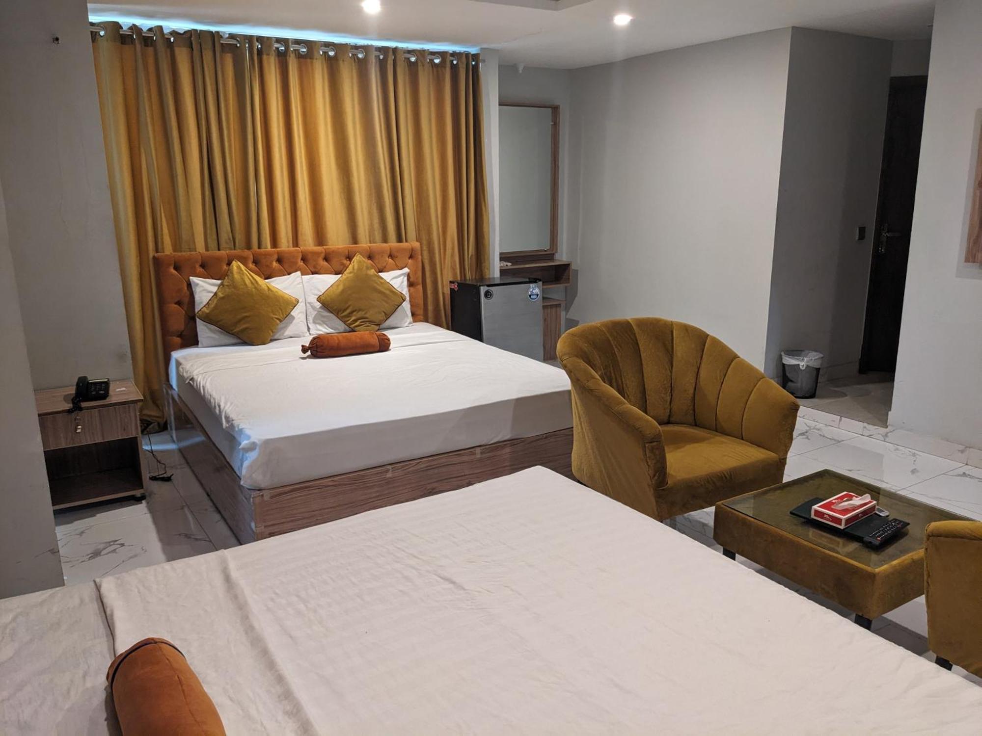 Nueva Hotel Islamabad Bagian luar foto