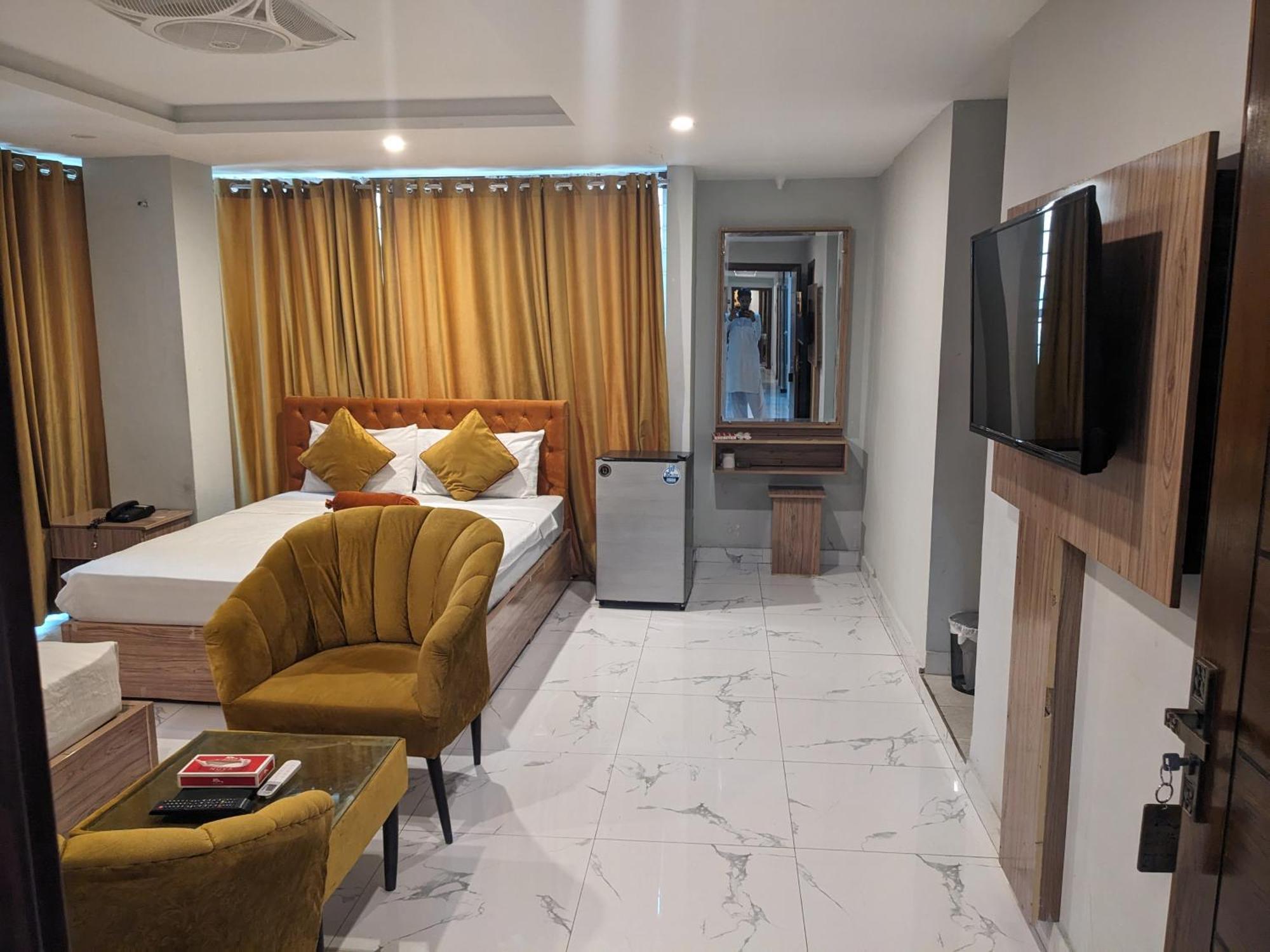 Nueva Hotel Islamabad Bagian luar foto
