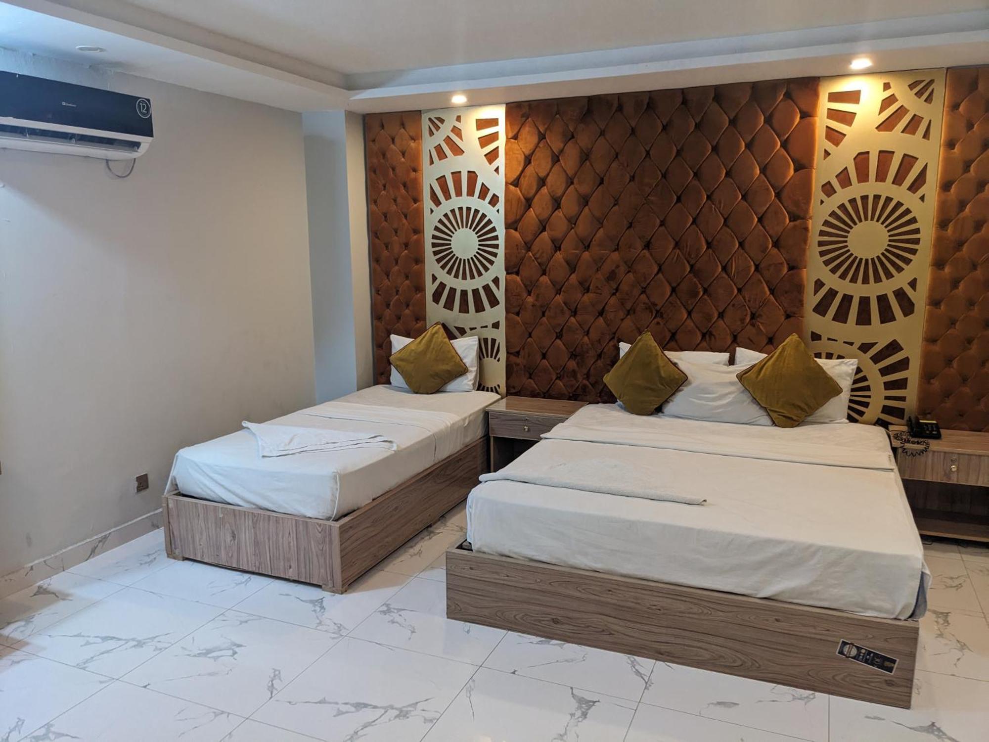 Nueva Hotel Islamabad Bagian luar foto
