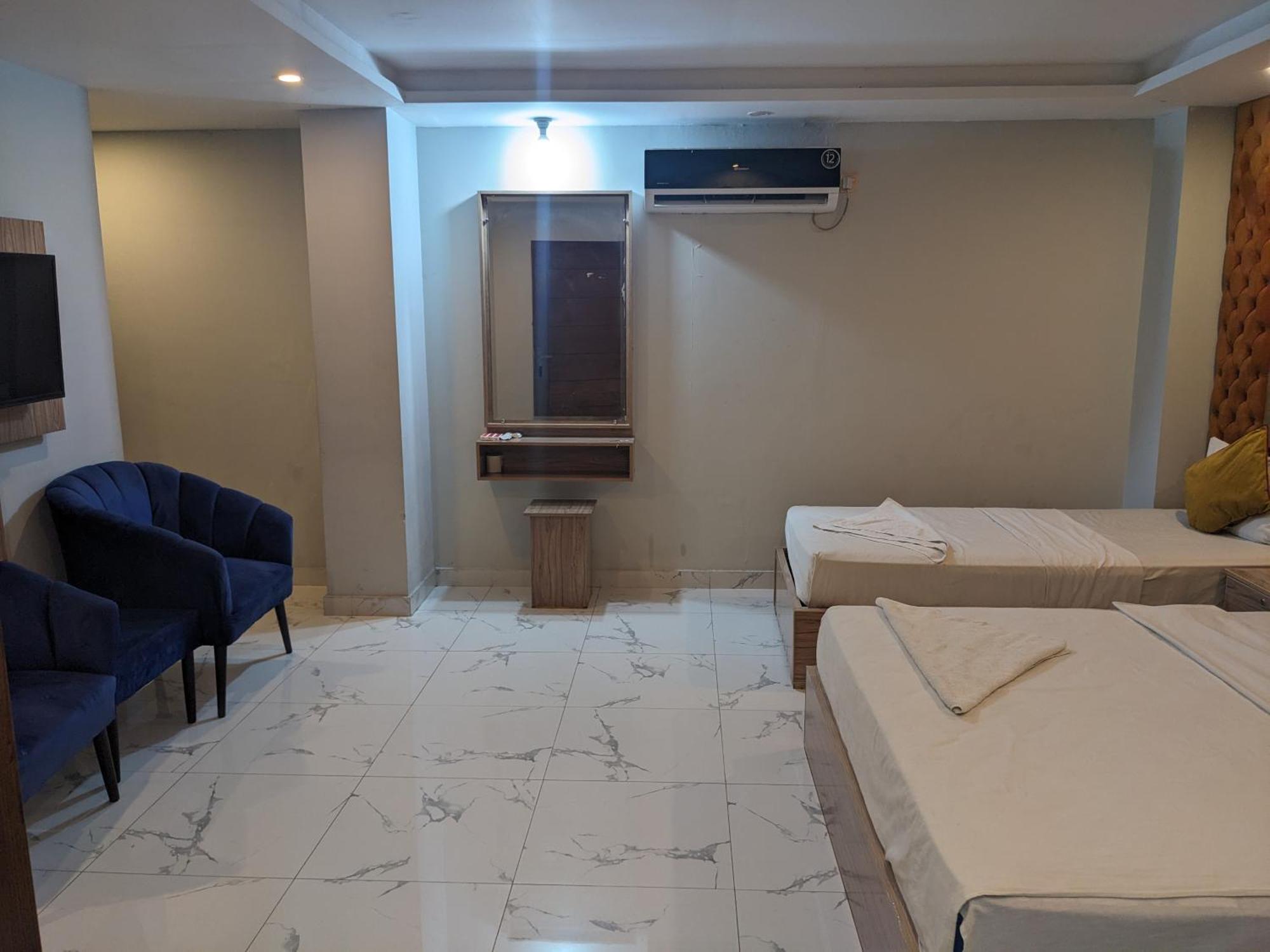 Nueva Hotel Islamabad Bagian luar foto