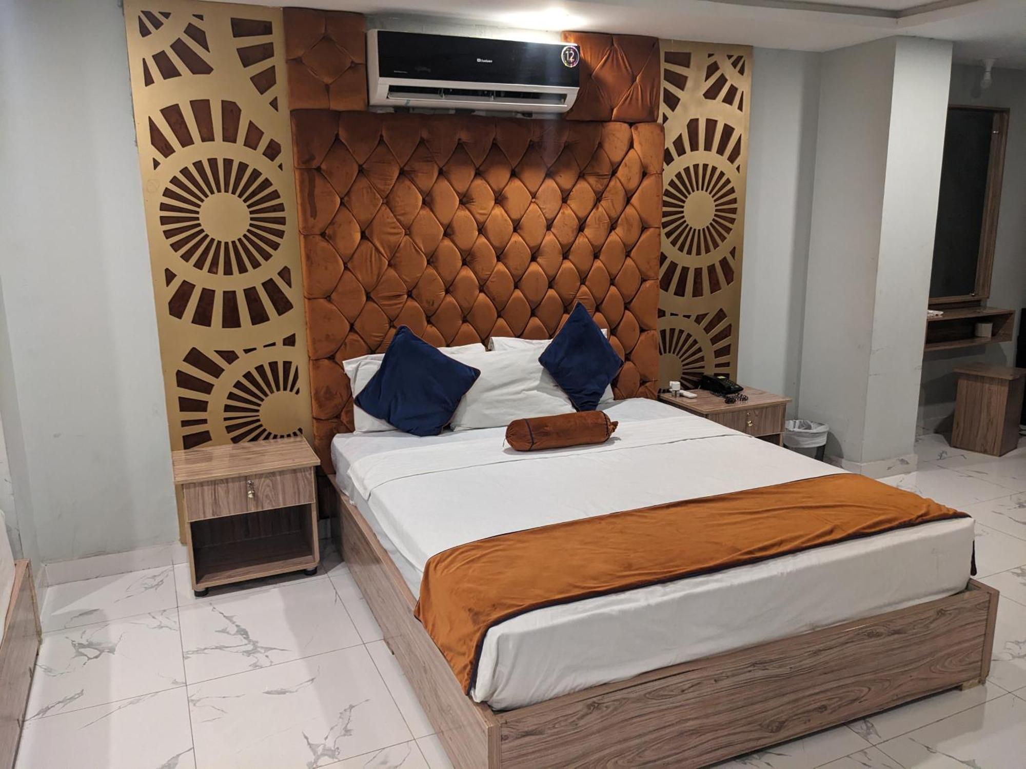 Nueva Hotel Islamabad Bagian luar foto