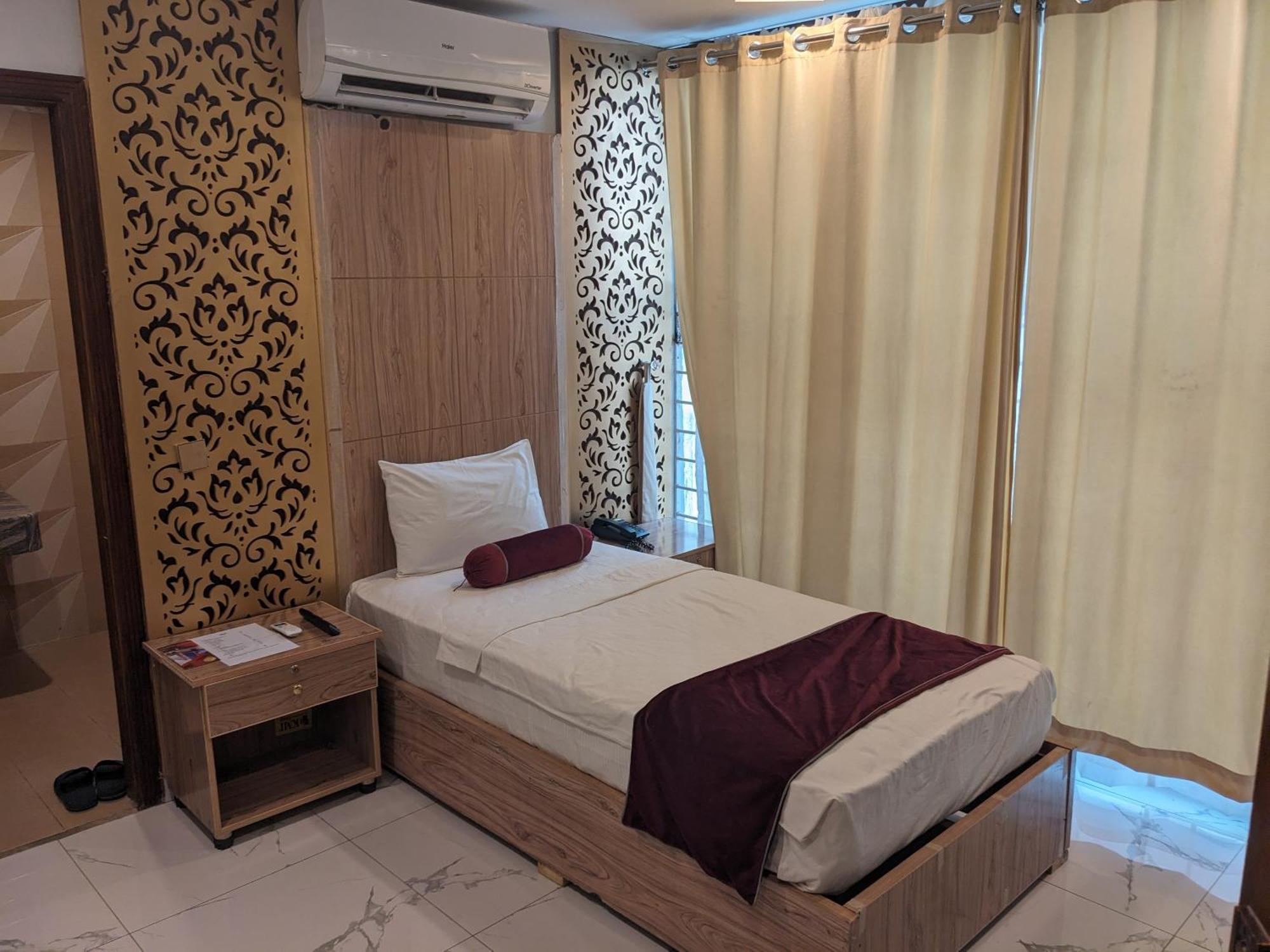 Nueva Hotel Islamabad Bagian luar foto