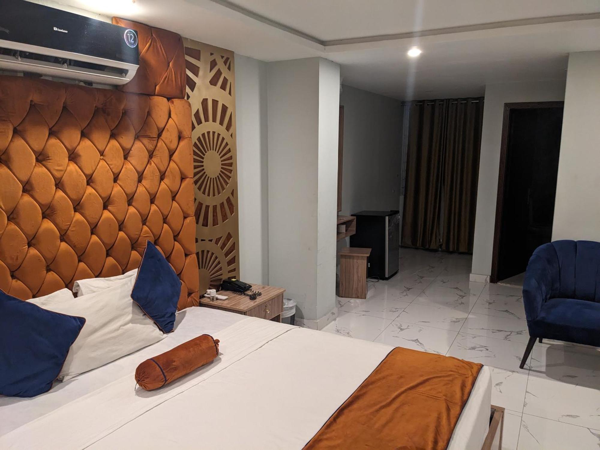 Nueva Hotel Islamabad Bagian luar foto
