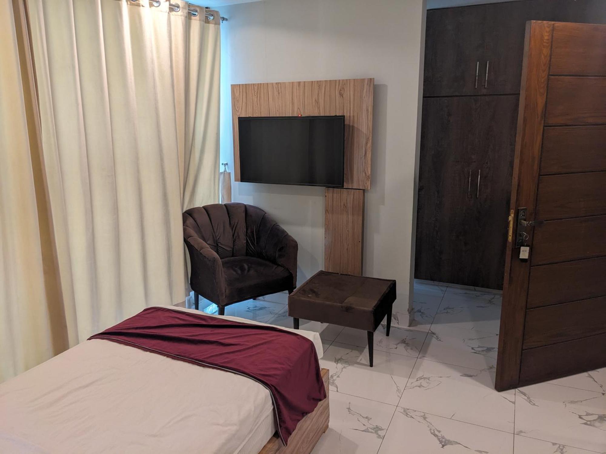 Nueva Hotel Islamabad Bagian luar foto