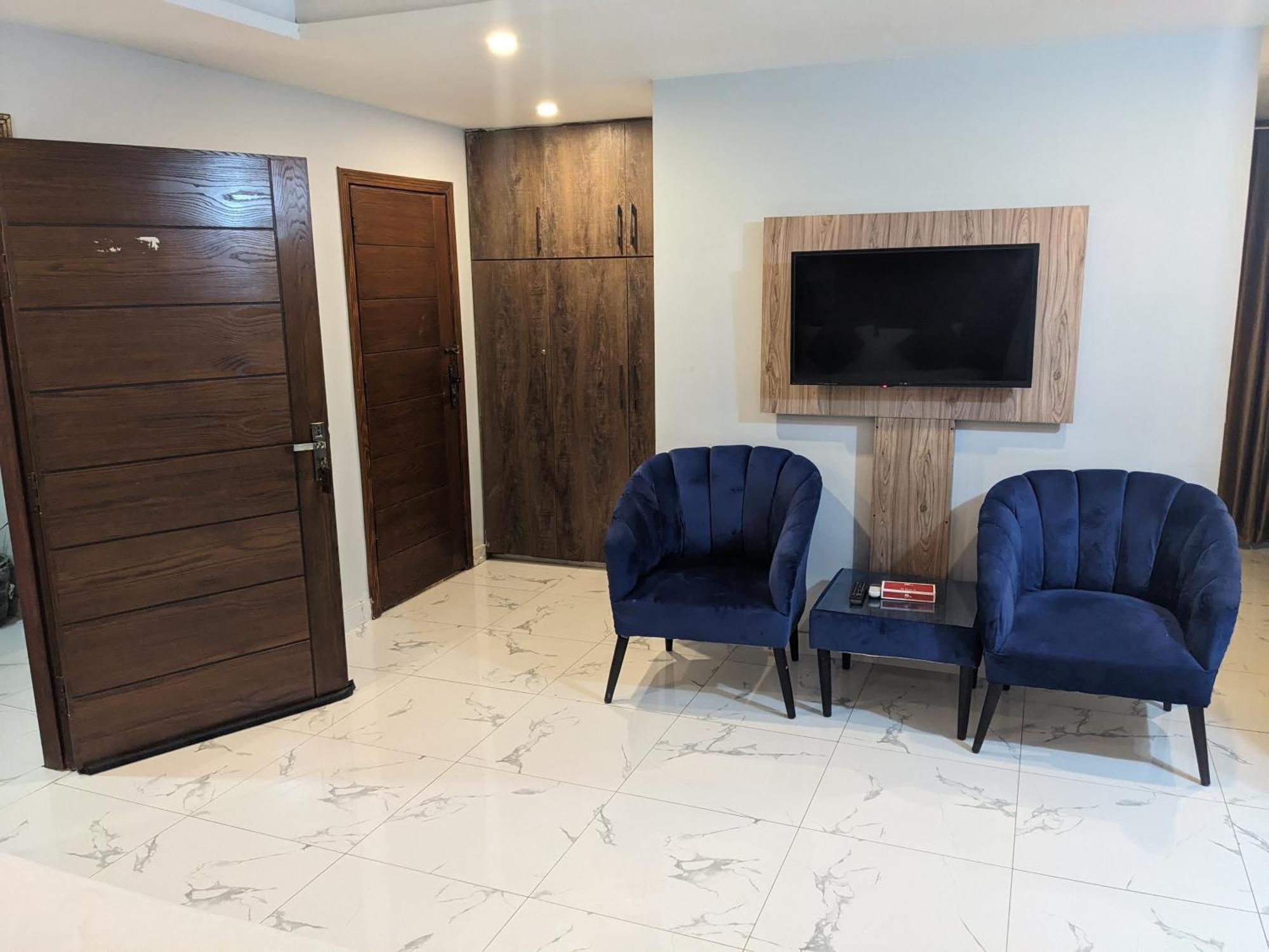 Nueva Hotel Islamabad Bagian luar foto