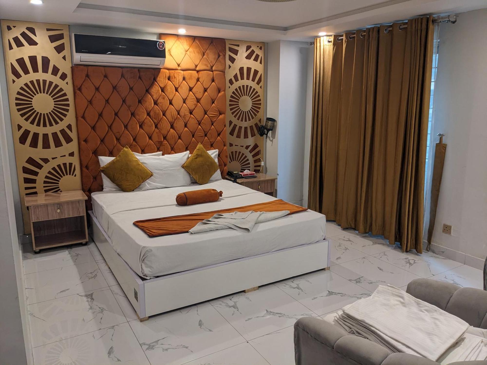 Nueva Hotel Islamabad Bagian luar foto