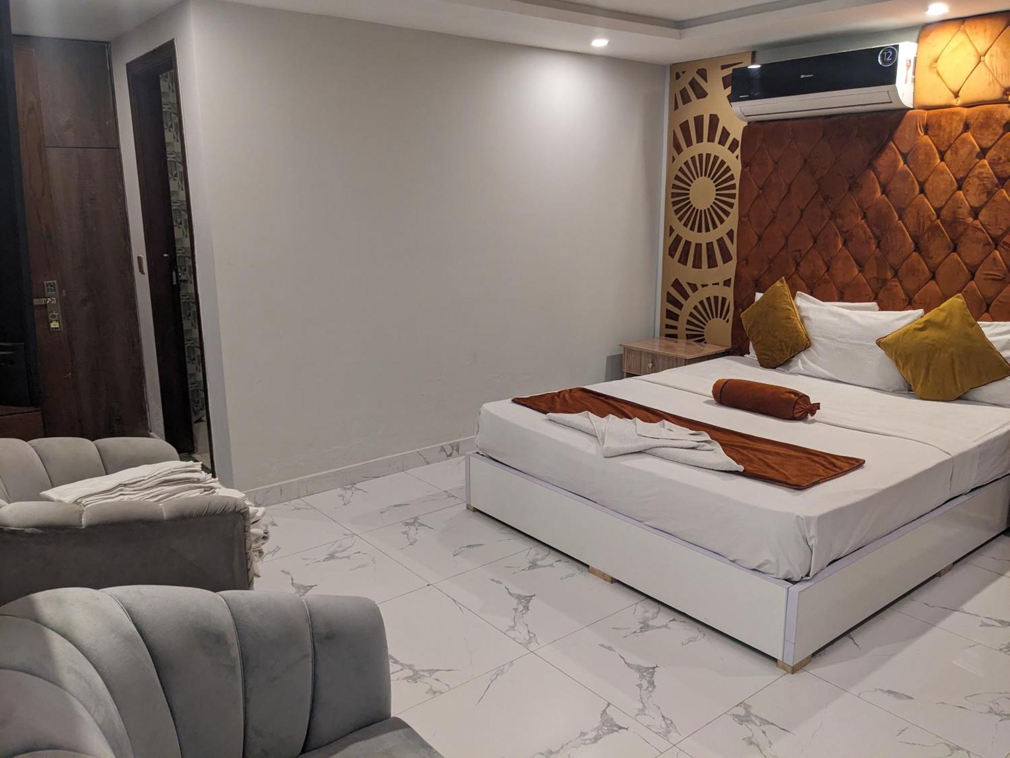 Nueva Hotel Islamabad Bagian luar foto