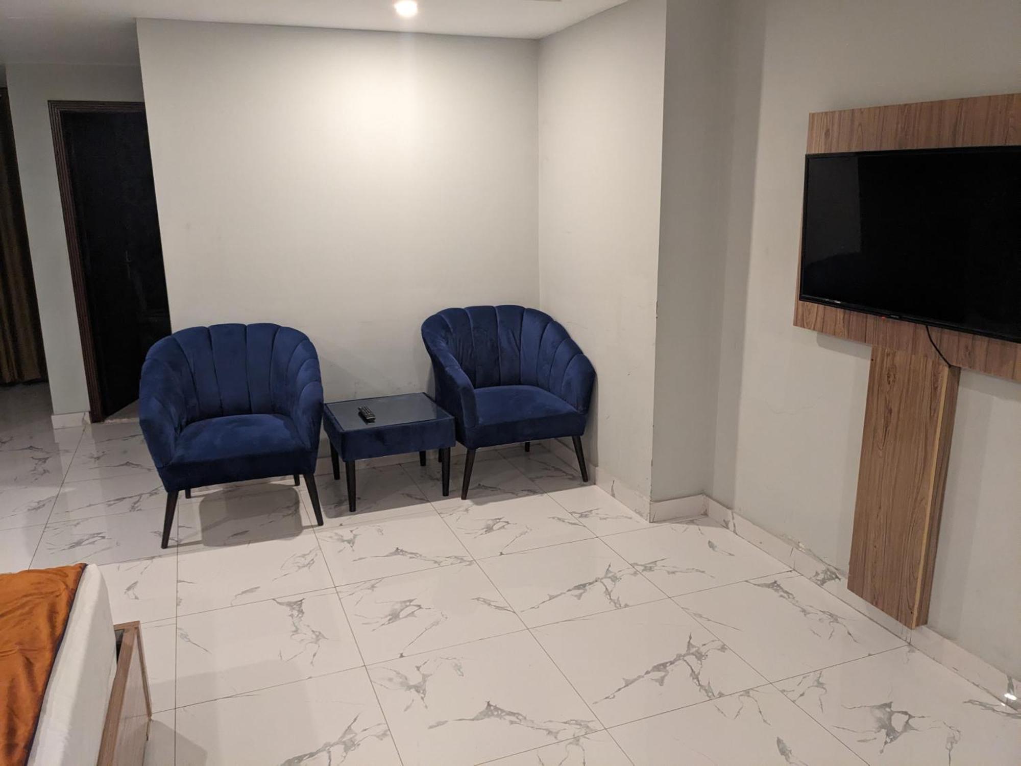 Nueva Hotel Islamabad Bagian luar foto