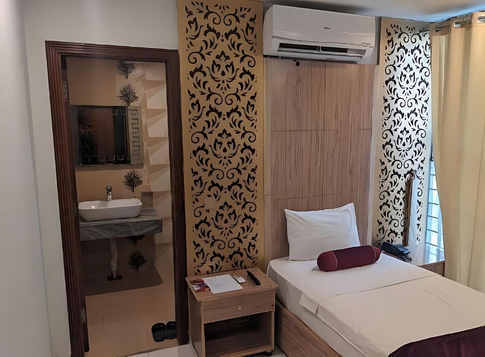 Nueva Hotel Islamabad Bagian luar foto